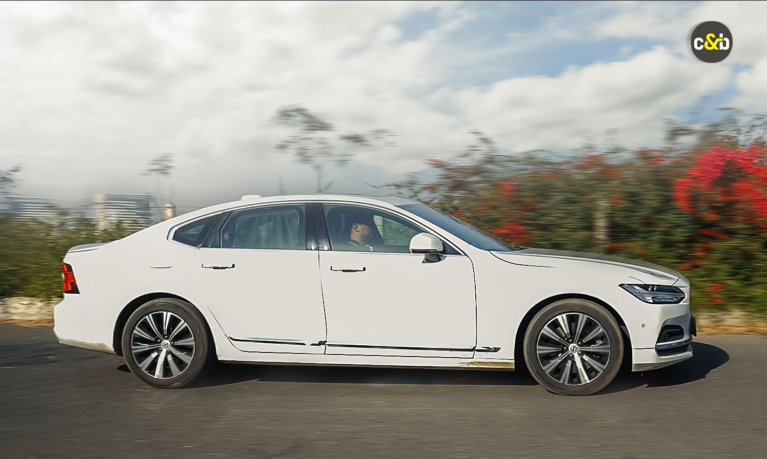 Volvo S90 Pan Shot