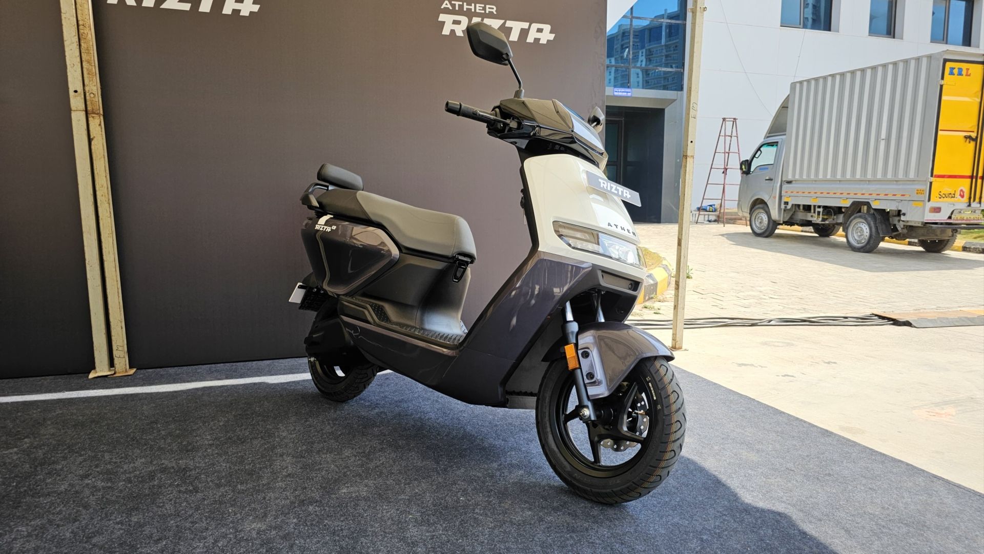 3 Wheel Electric Scooter: Everything You Need To Know About Charging - u0emm4u