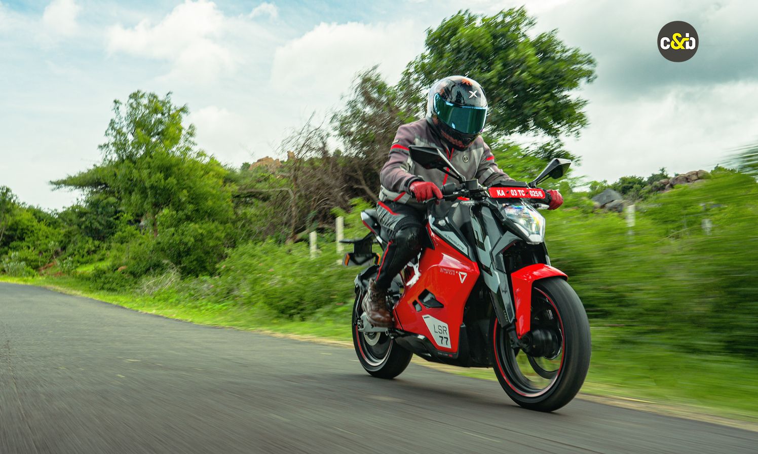 Ultraviolette F77 SuperStreet On Road Price In Bavla - 2026 Price ...