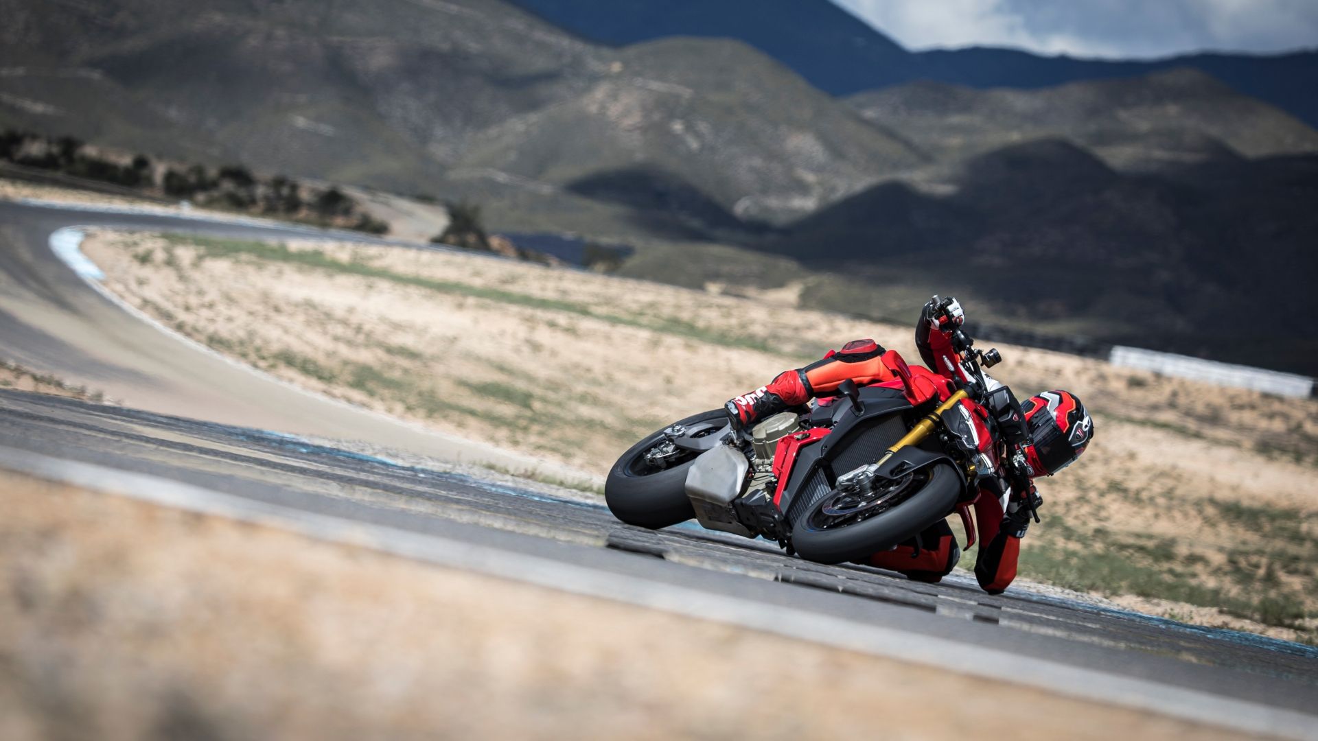 2025 Ducati Streetfighter V4 S m1