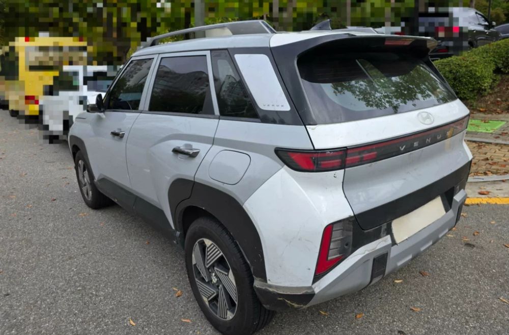 New Hyundai Venue Spotted Undisguised Exterior Interior Details 3
