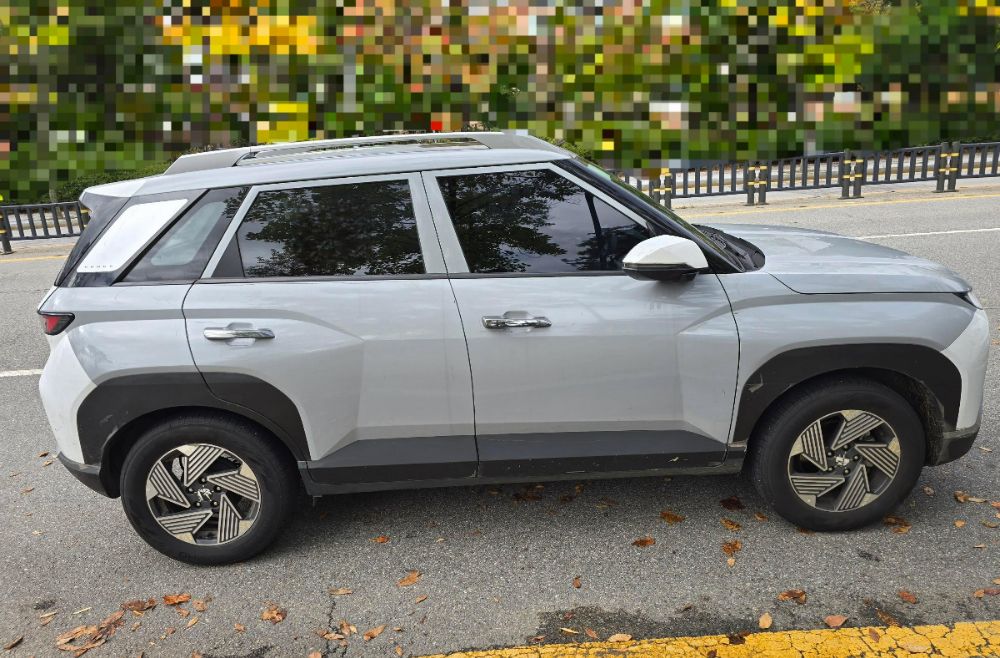 New Hyundai Venue Spotted Undisguised Exterior Interior Details 4