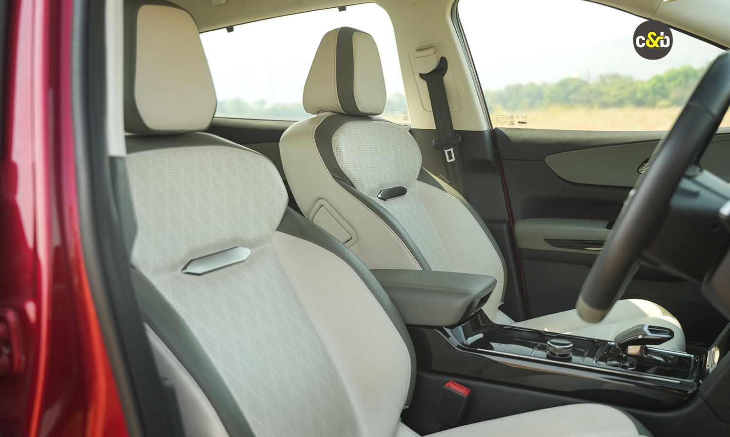 Mahindra XEV 9 E web 16