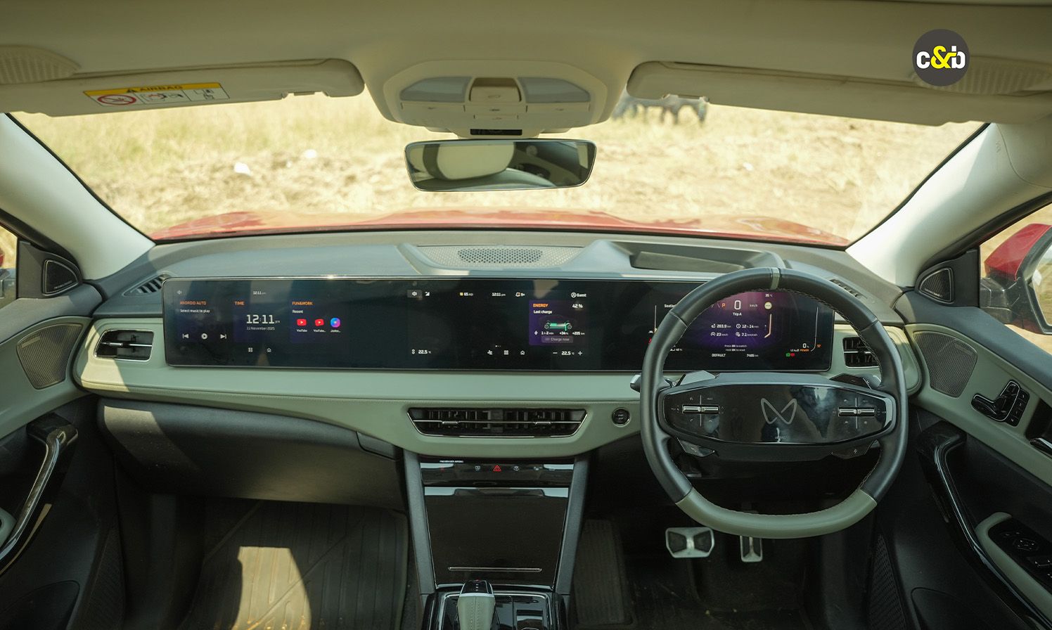 Mahindra XEV 9 E web 21