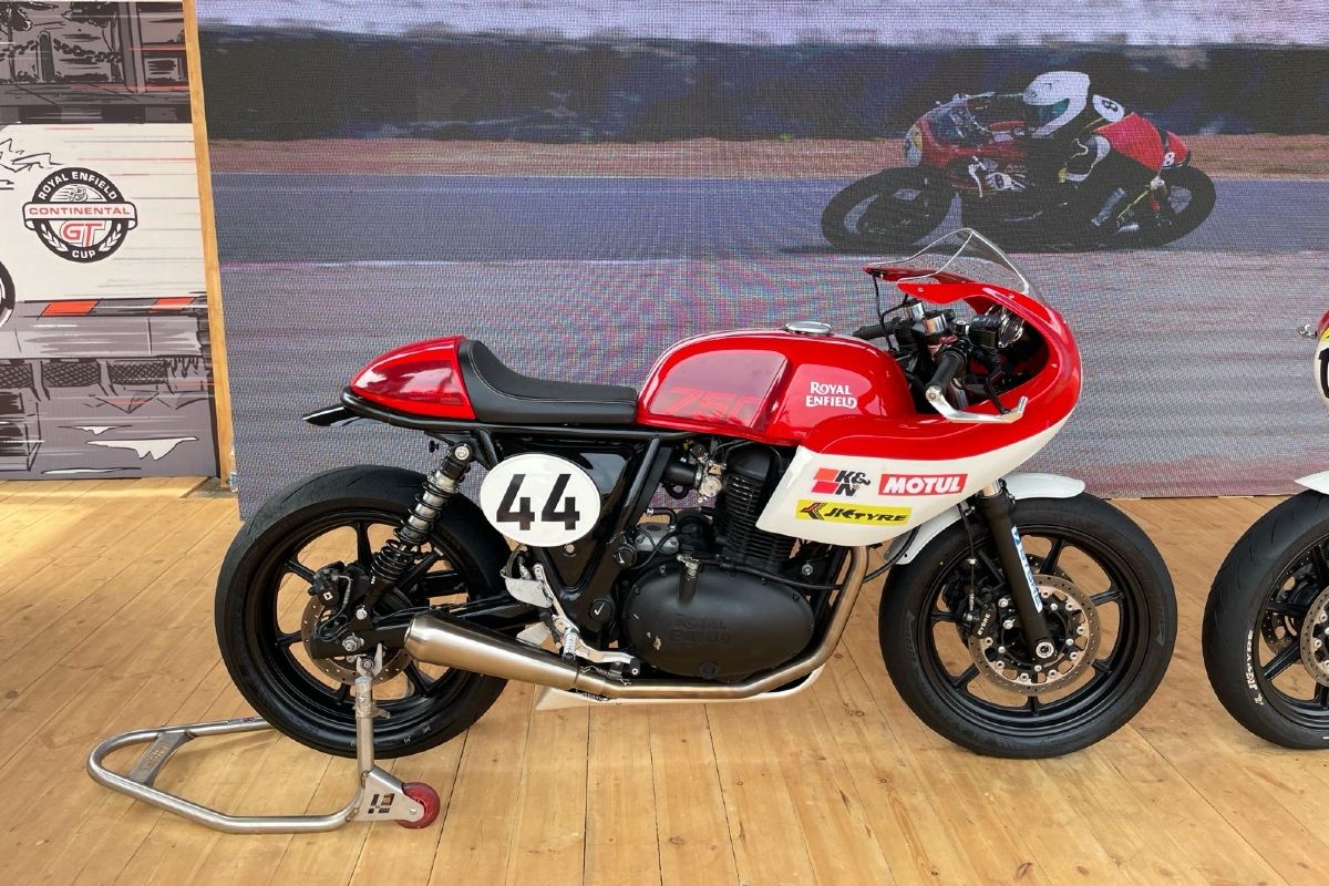 Royal Enfield GT R750 Moto Verse 2025 m1