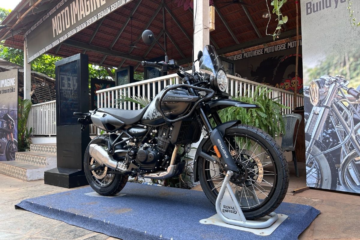 Royal Enfield Himalayan Mana Black Moto Verse 2025 m1