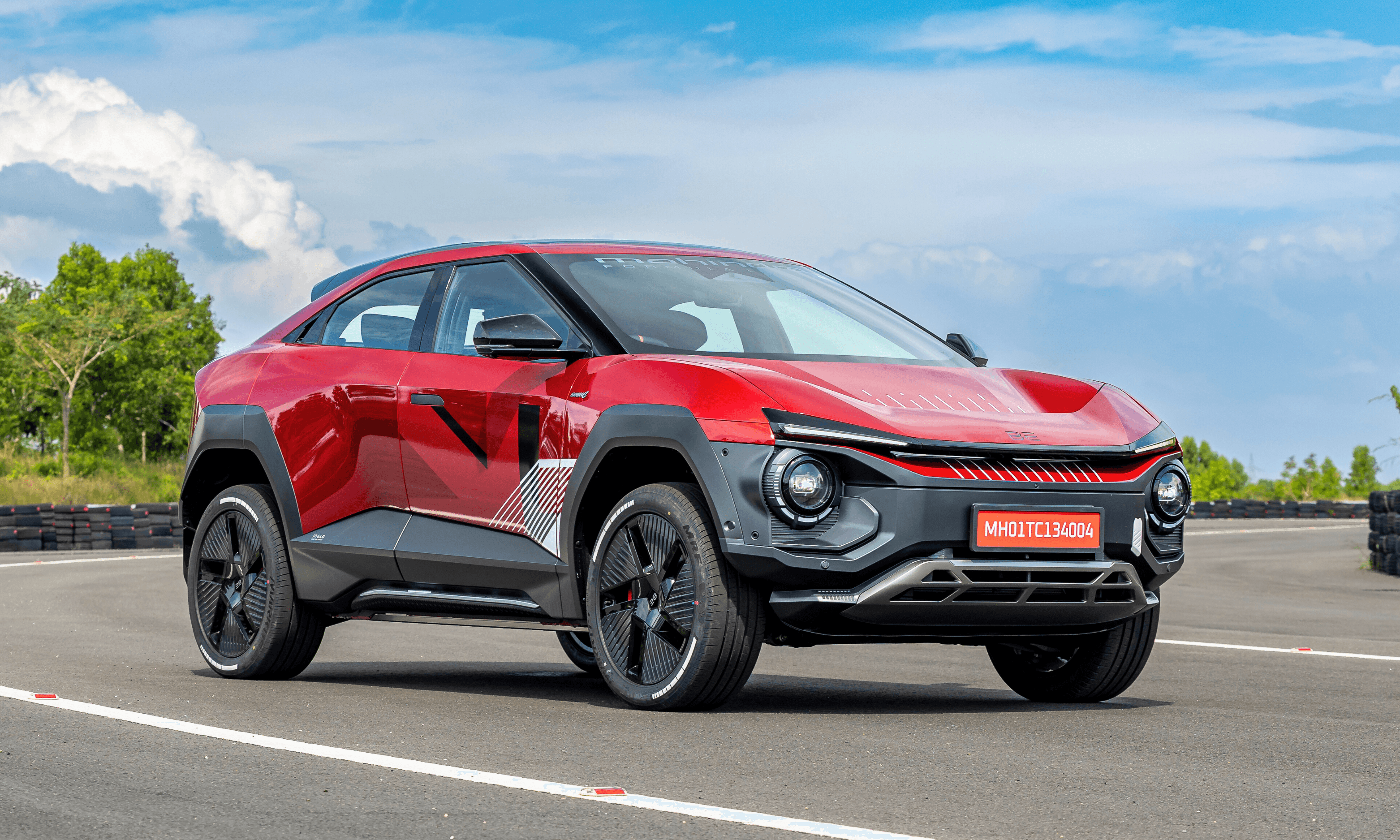 Mahindra-BE-6-Formula-E-Edition-Variants-Explained-Features-Price-carandbike