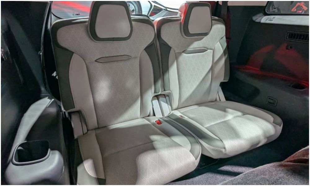 mahindra xev 9s third row