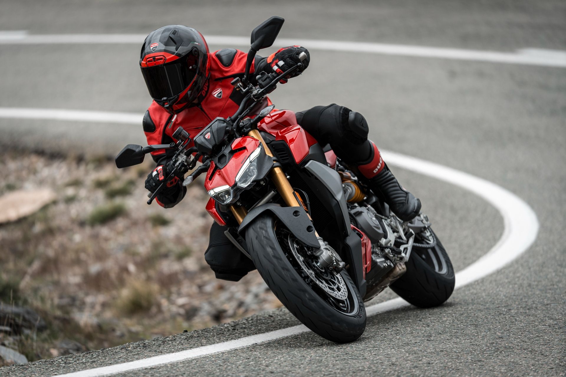2025 Ducati Streetfoghter V2 S m2