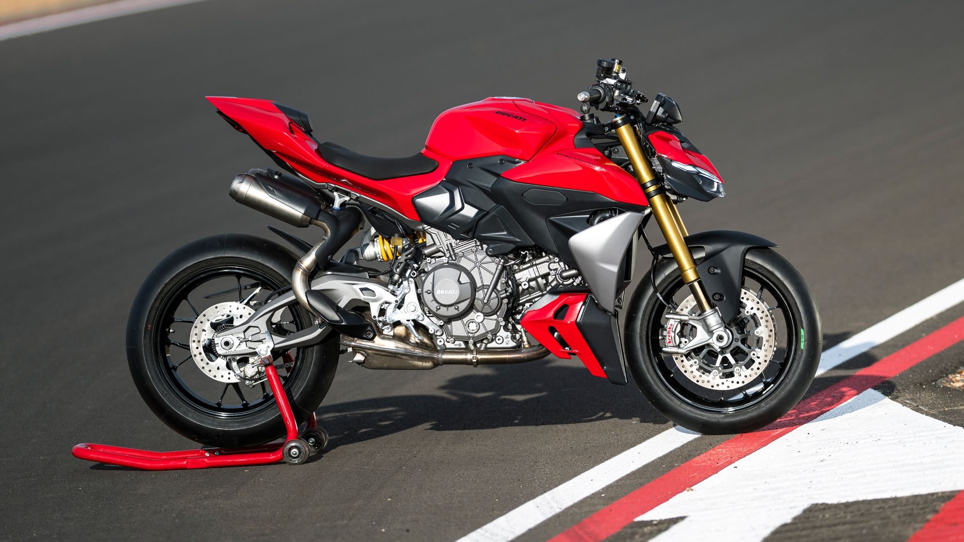 2025 Ducati Streetfoghter V2 S m5