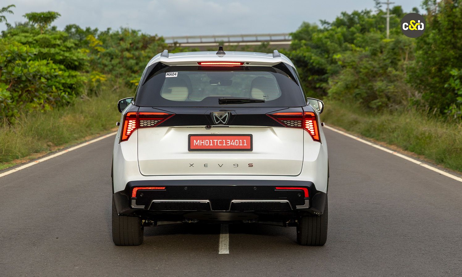 Mahindra XEV 9 S web 15