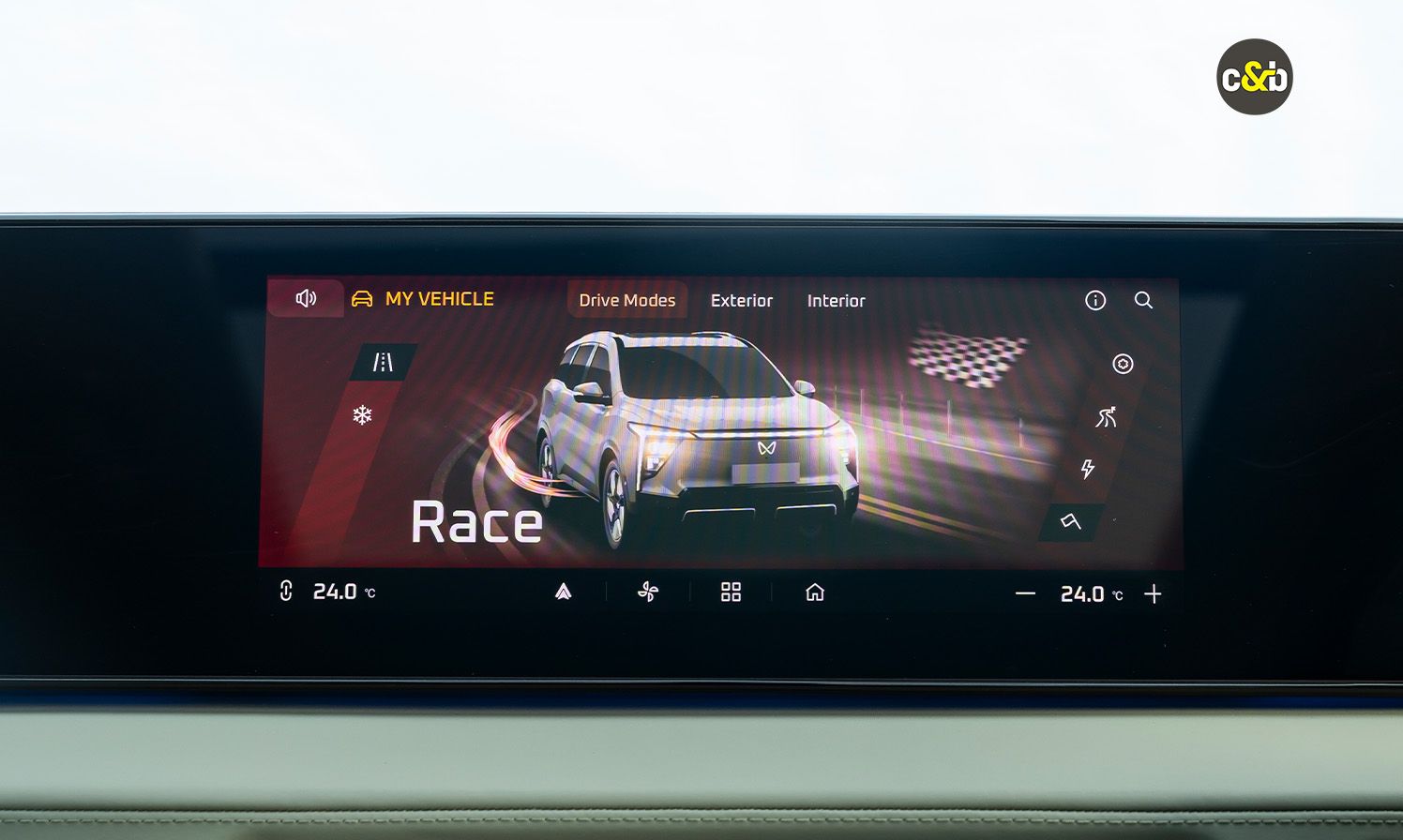 Mahindra XEV 9 S web 17