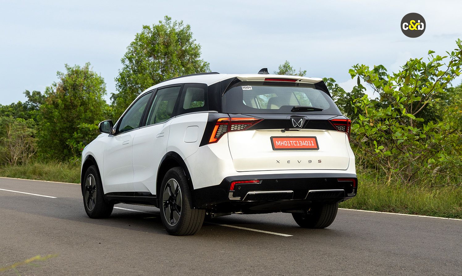 Mahindra XEV 9 S web 24