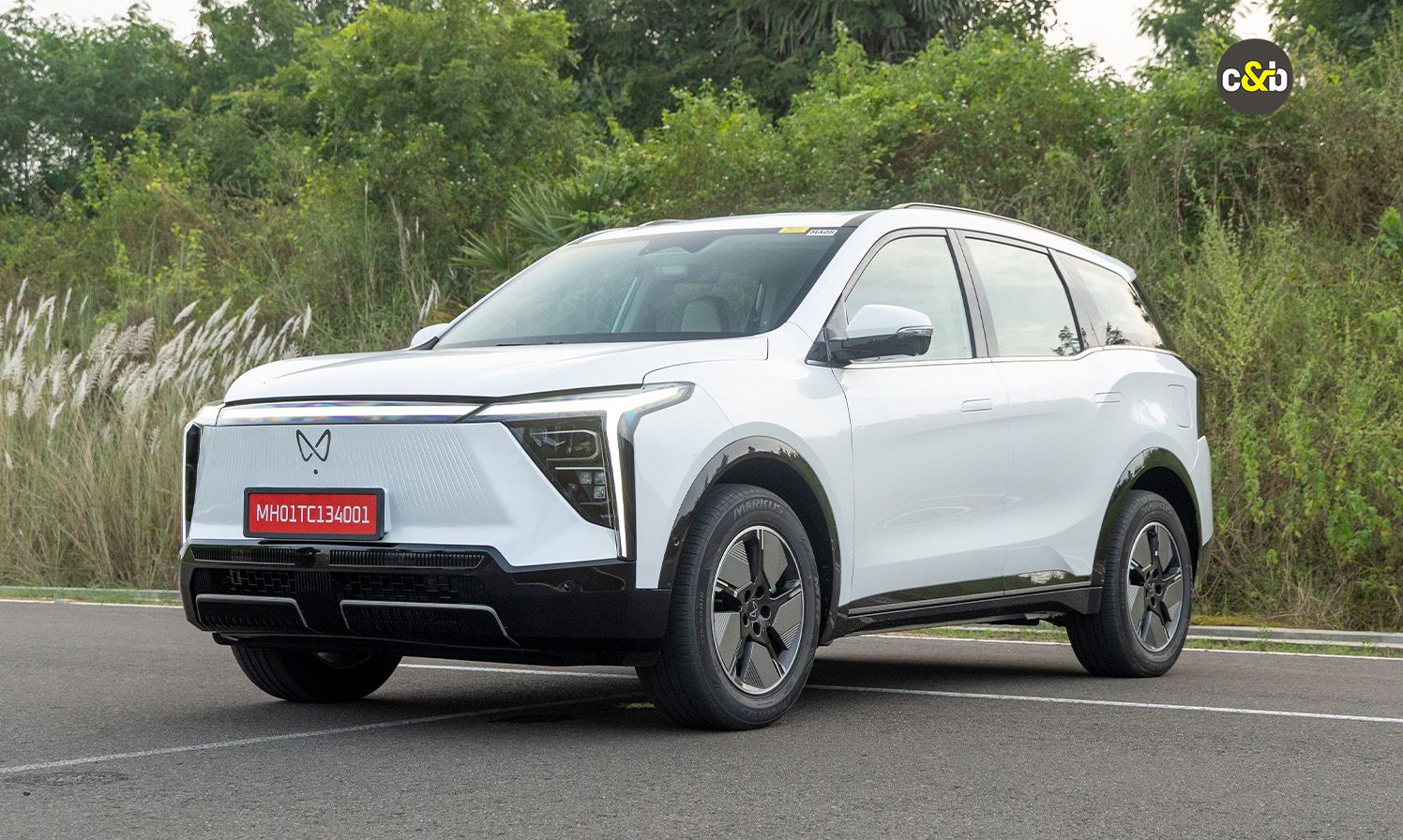 Mahindra XEV 9 S web 29