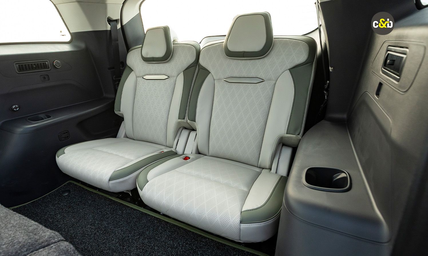 Mahindra XEV 9 S web 36