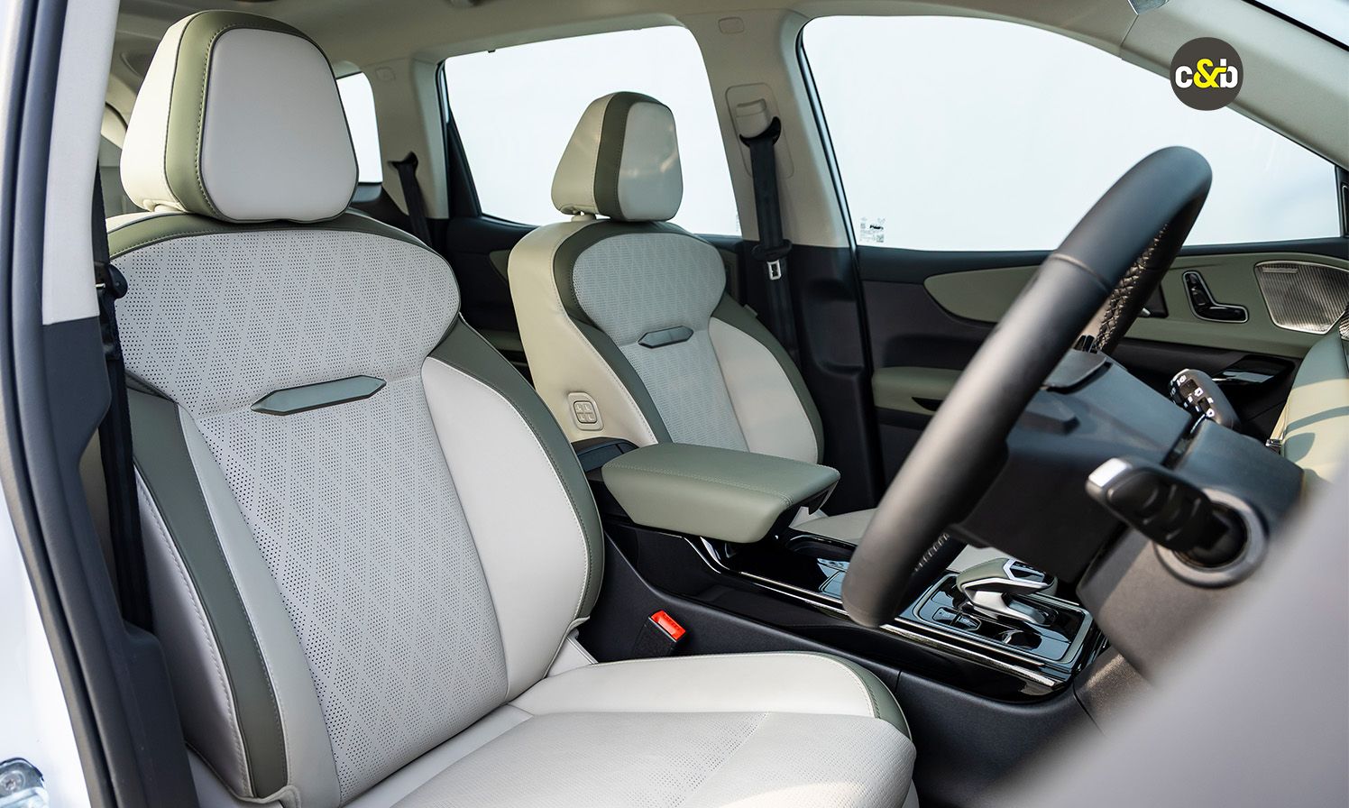 Mahindra XEV 9 S web 3