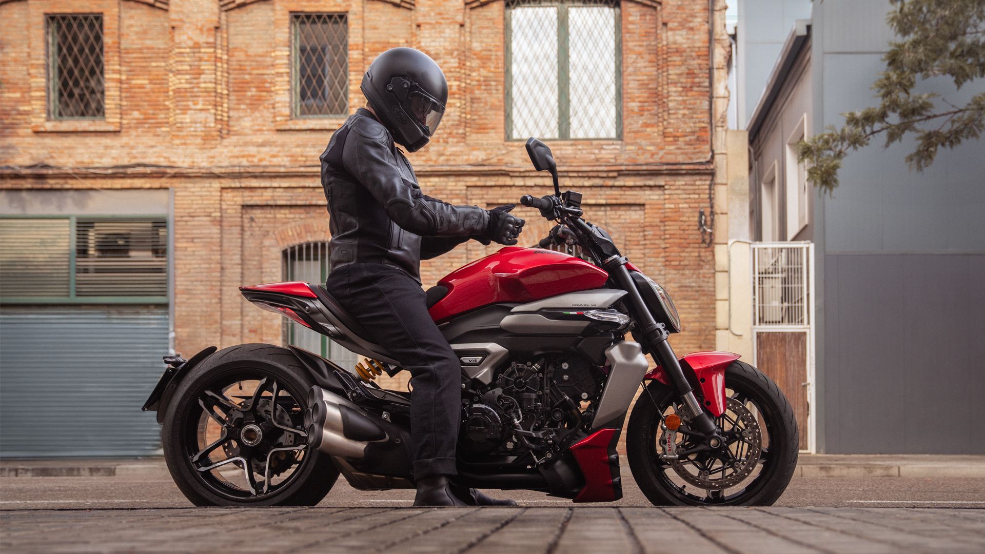 2025 Ducati X Diavel V4 m2