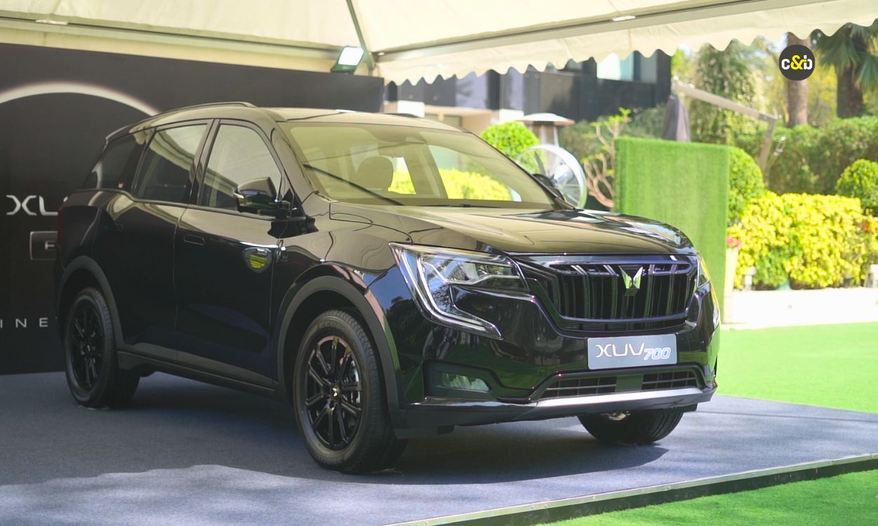 Mahindra XUV 700 ebony image 1