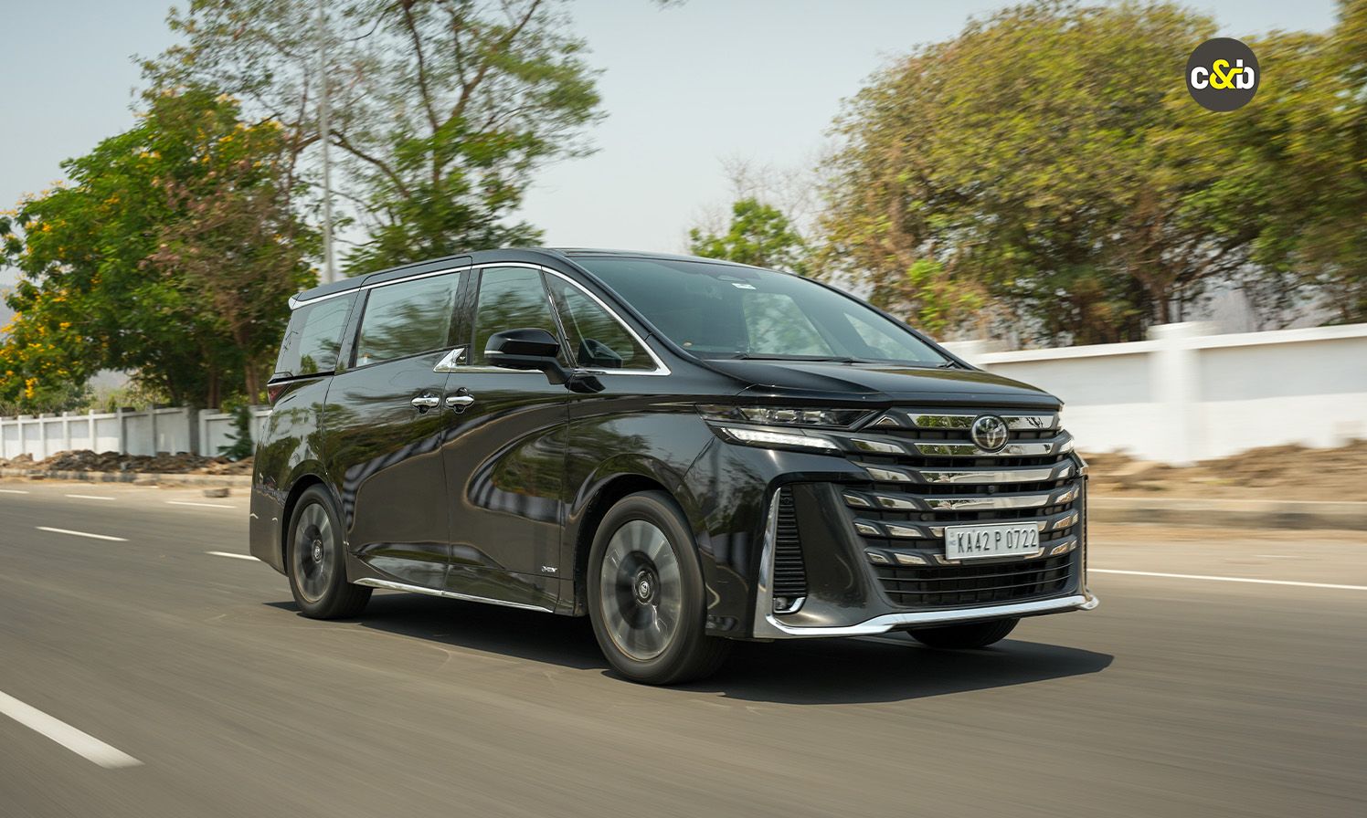 Toyata Vellfire Web 18