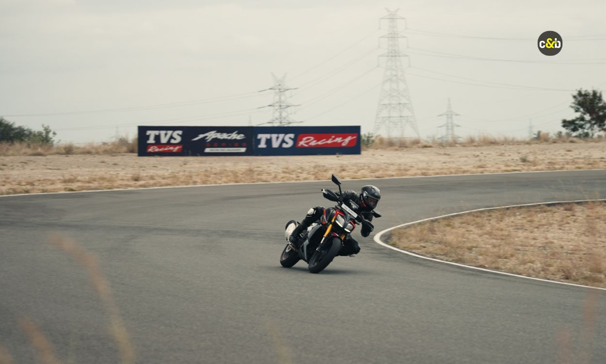 2025 TVS Apache RTR 310 m15