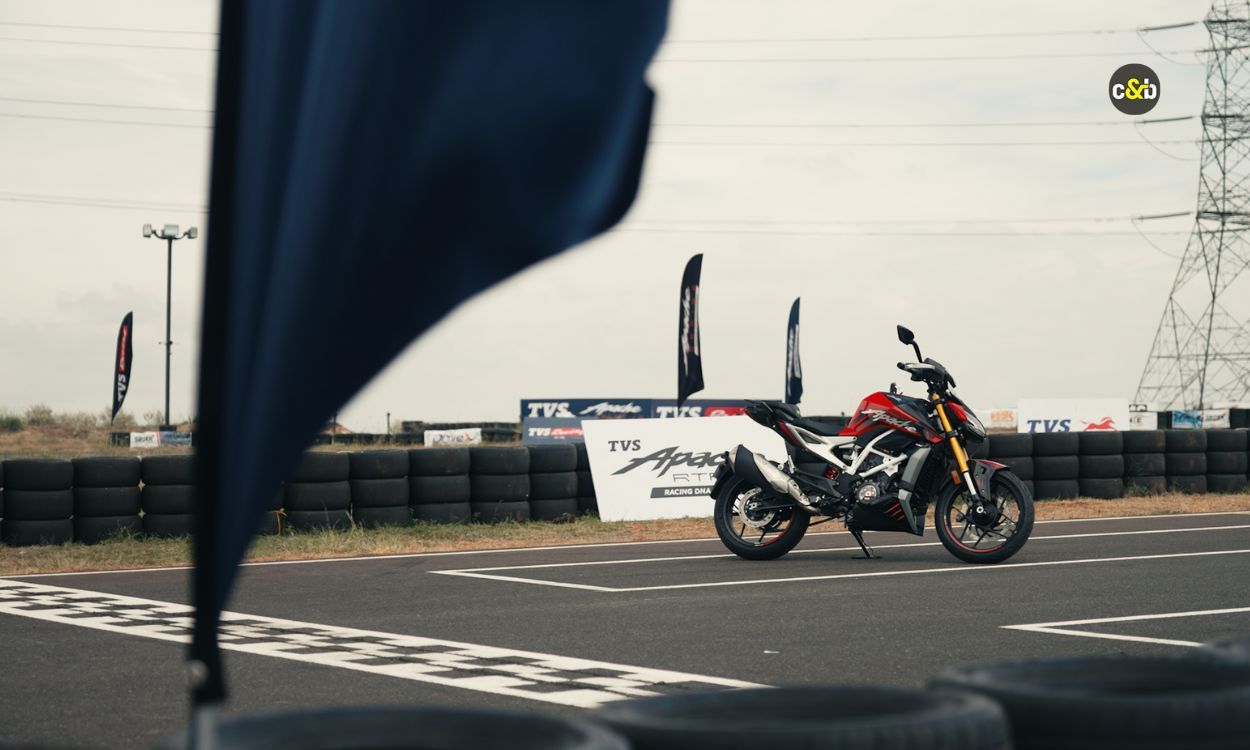 2025 TVS Apache RTR 310 m16