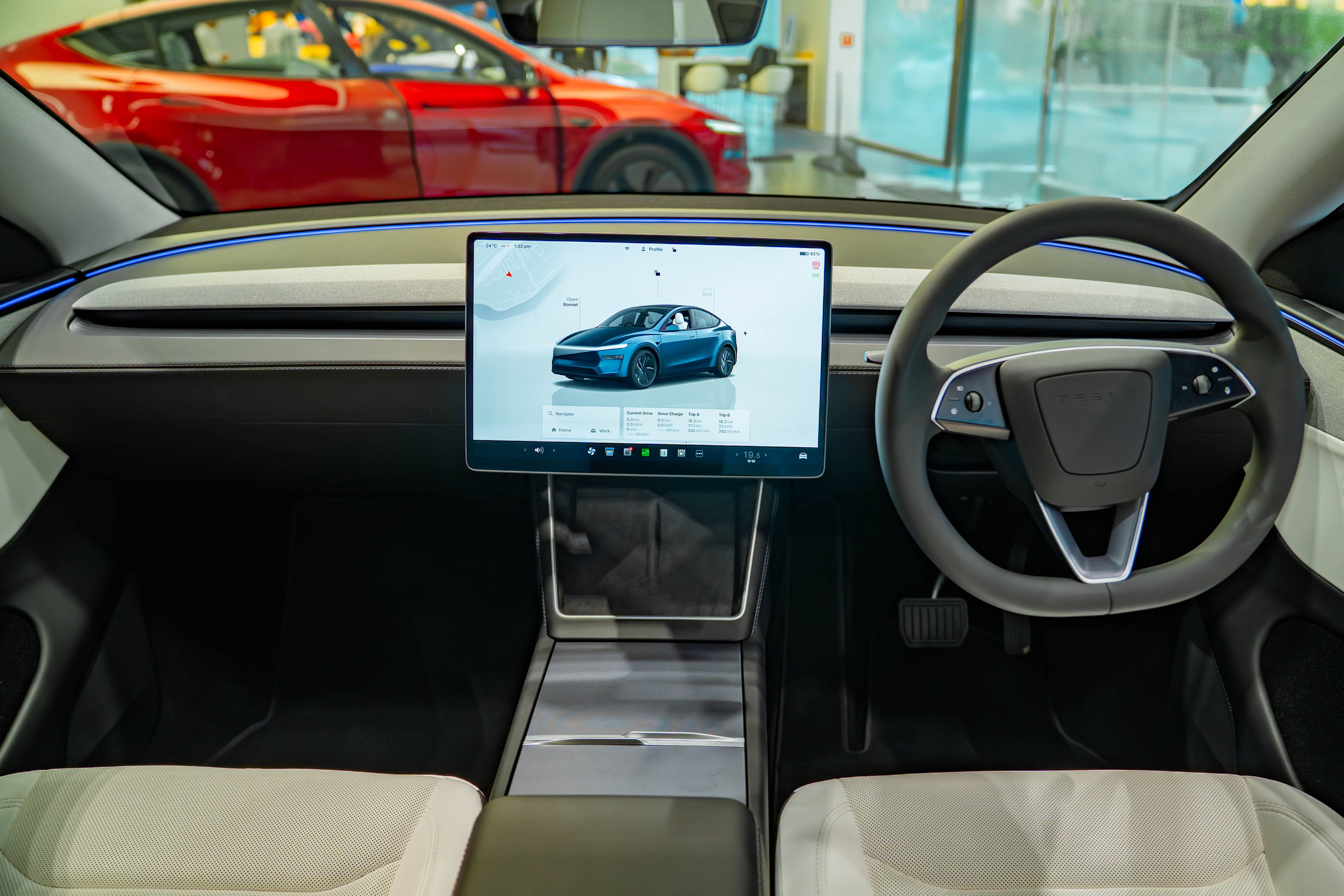 Tesla Model Y 15 of 39