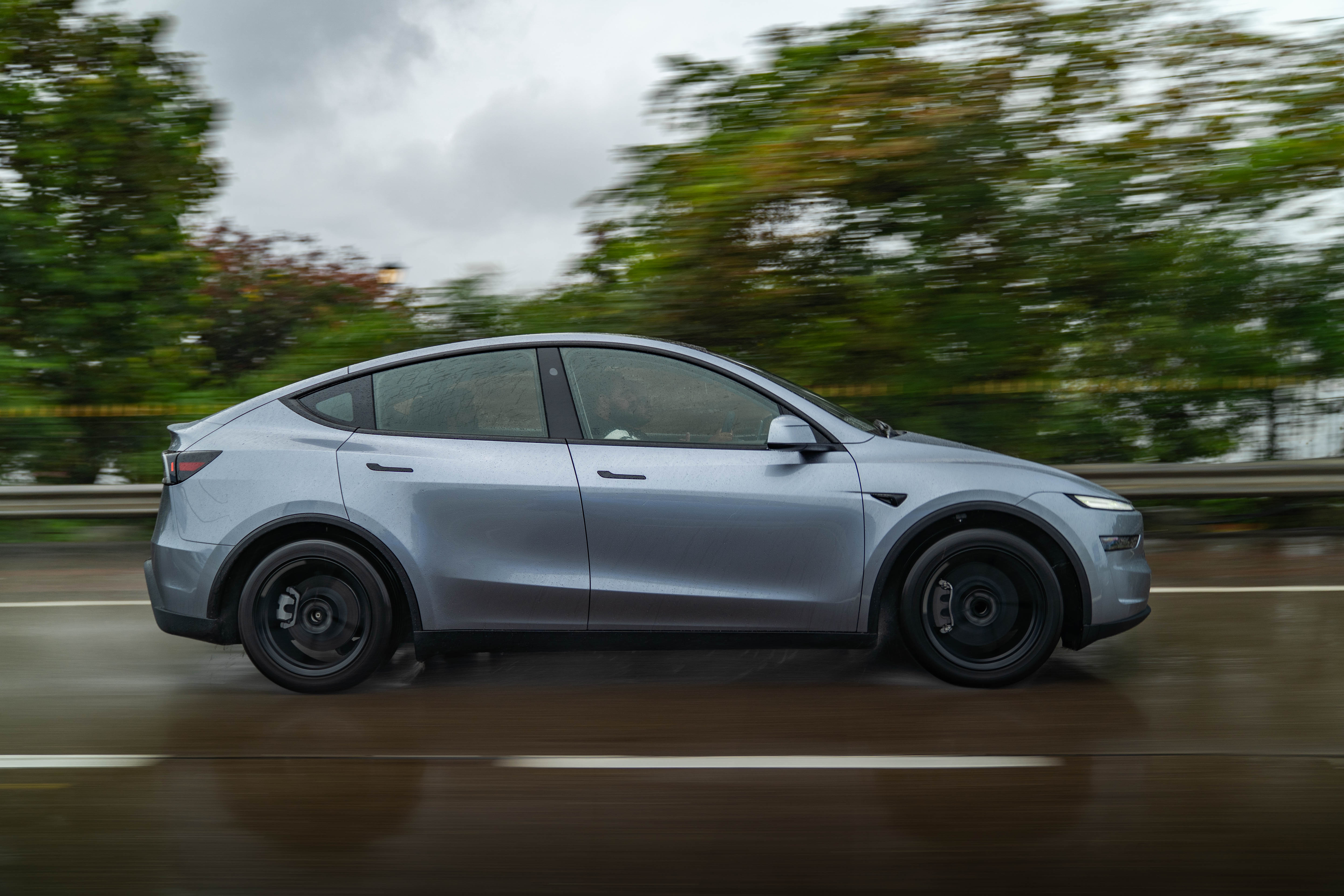 Tesla Model Y 17 of 39