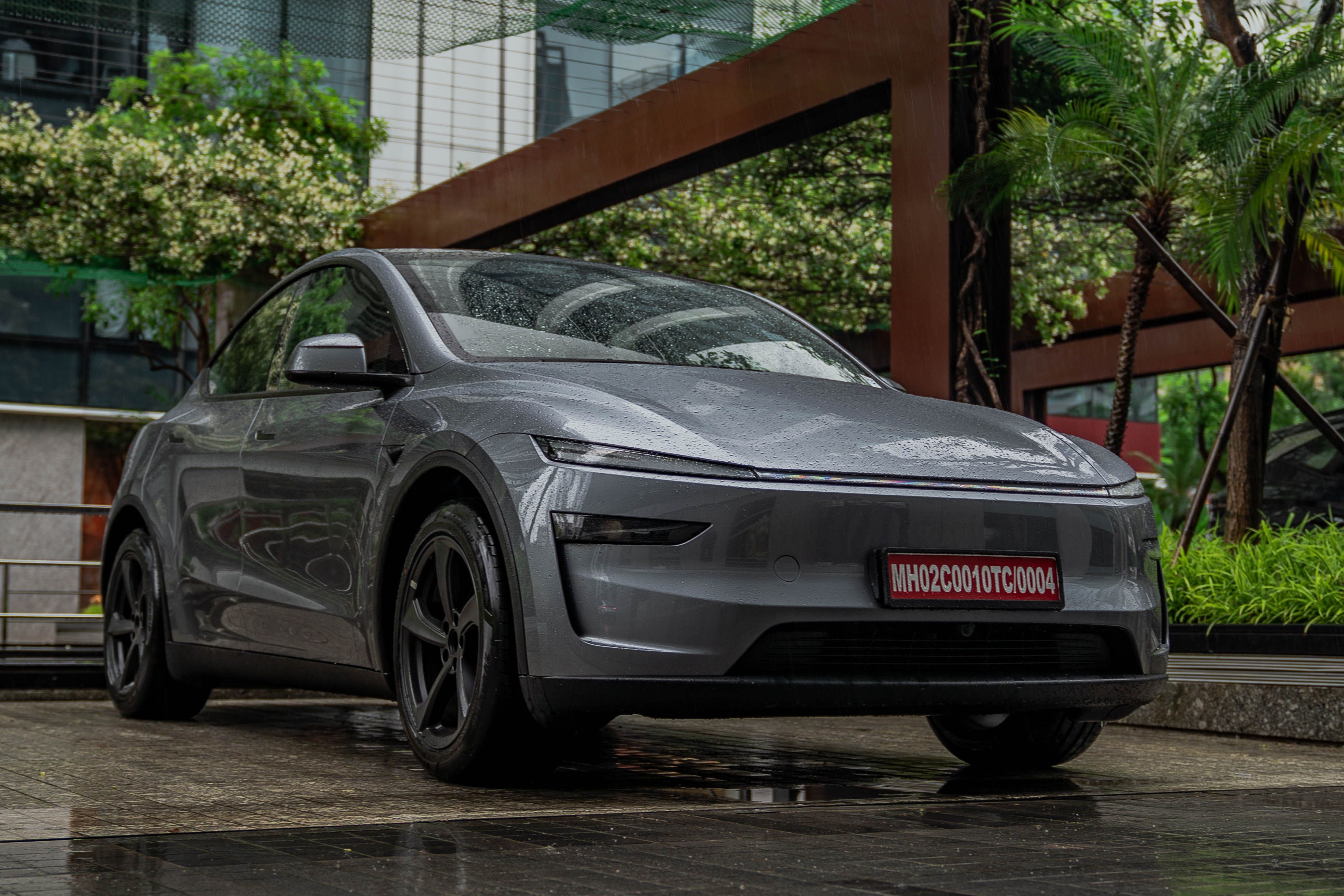 Tesla Model Y 23 of 39