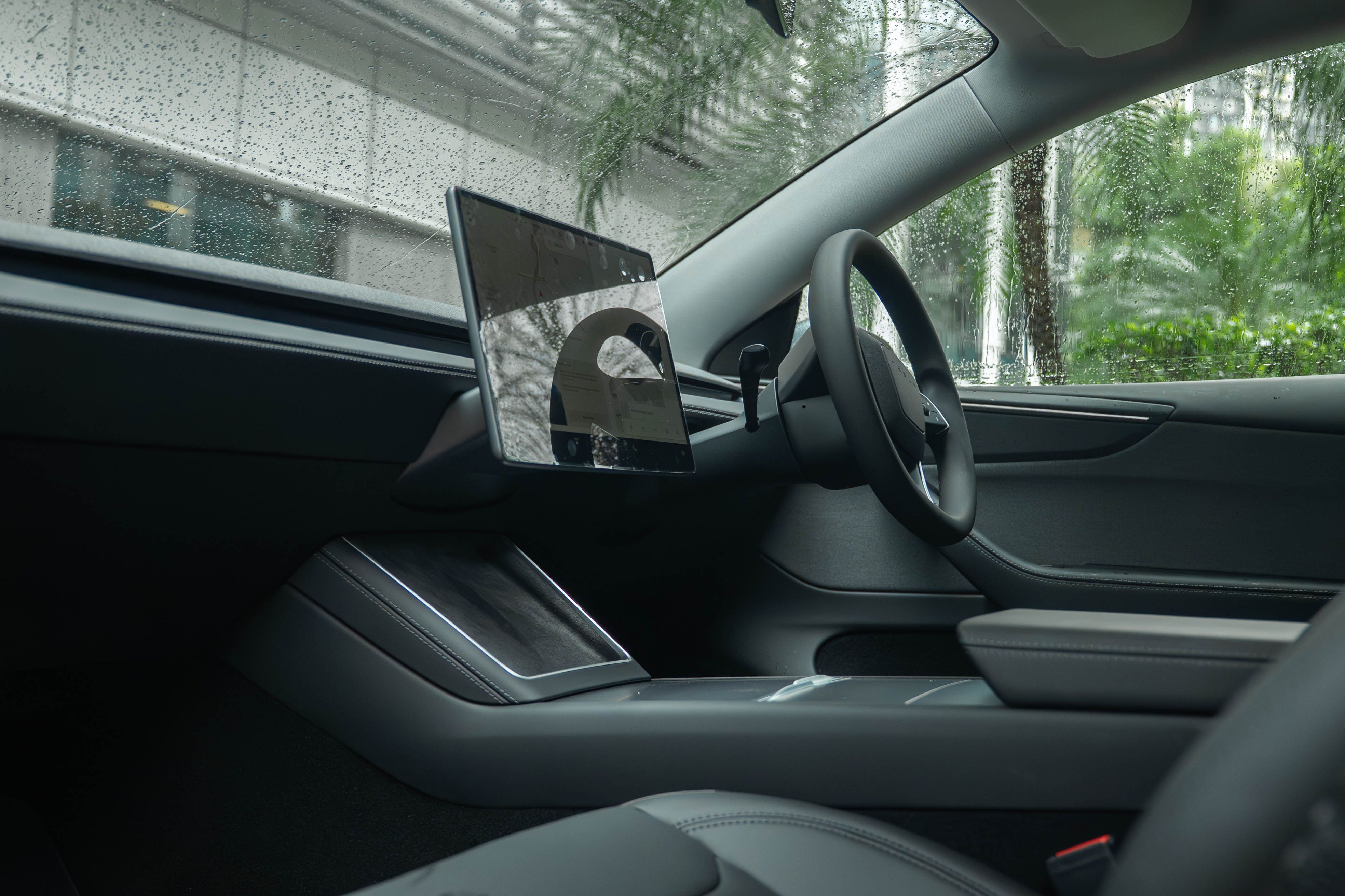 Tesla Model Y 32 of 39