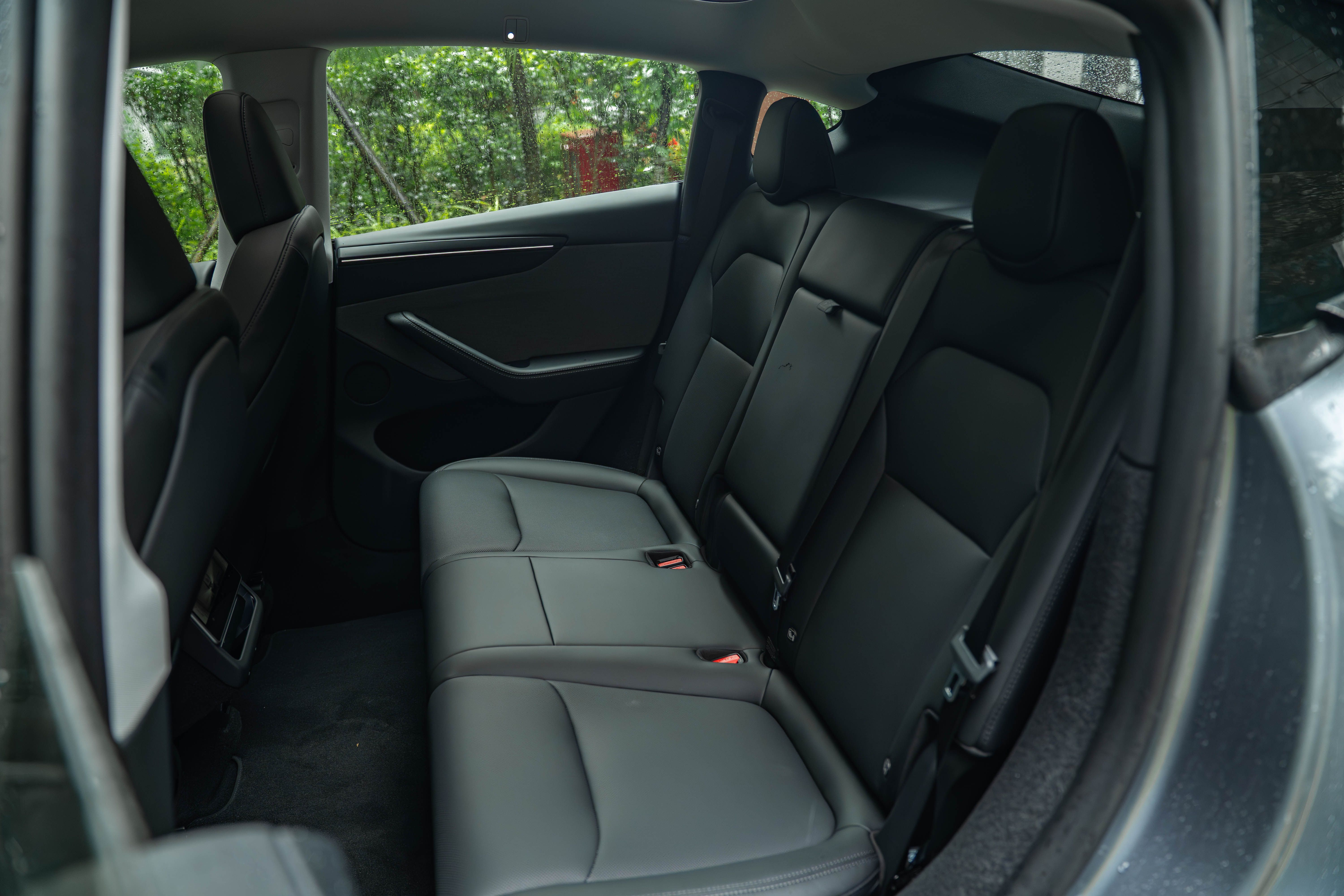 Tesla Model Y 35 of 39