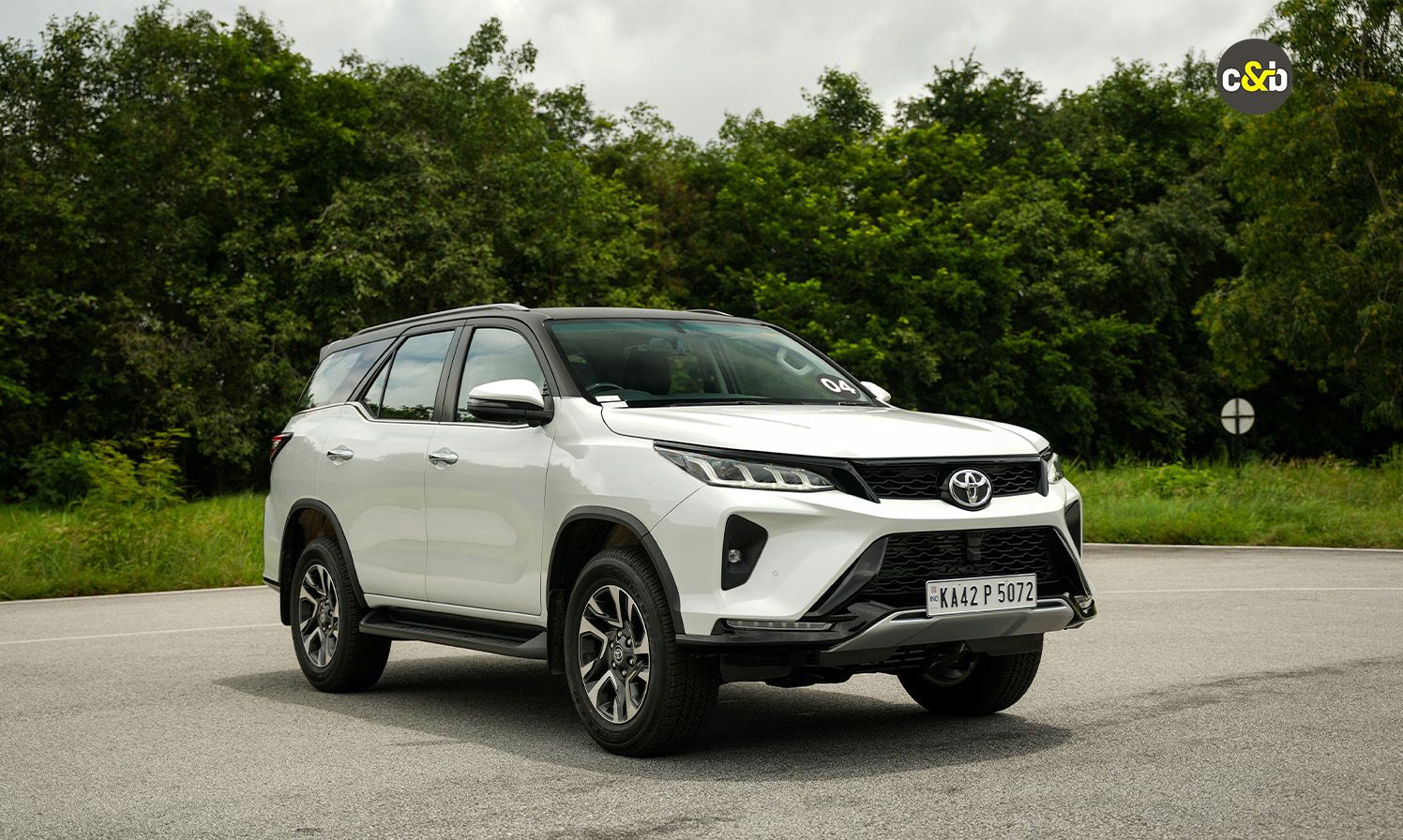 Toyota Fortuner Neo web 17