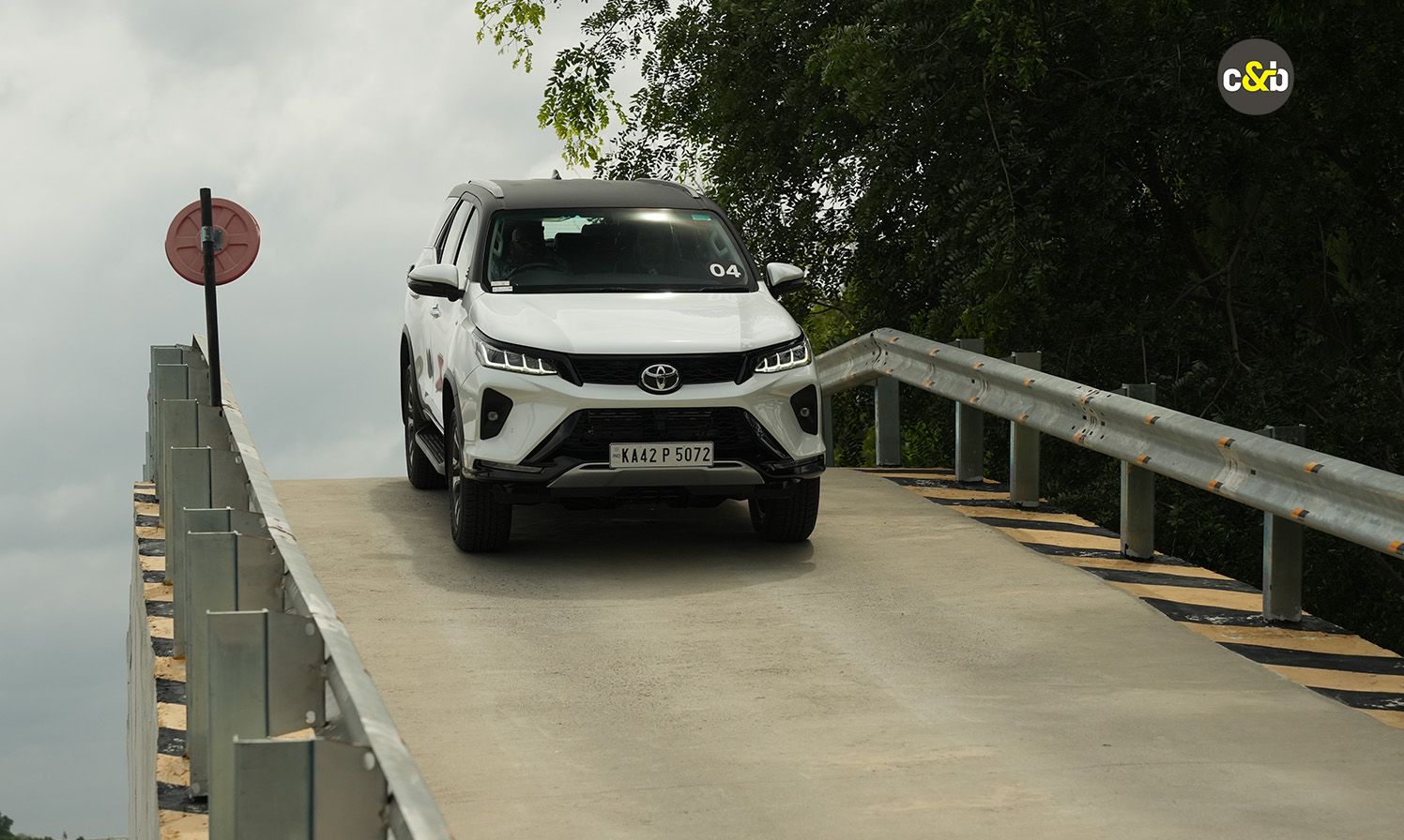 Toyota Fortuner Neo web 38