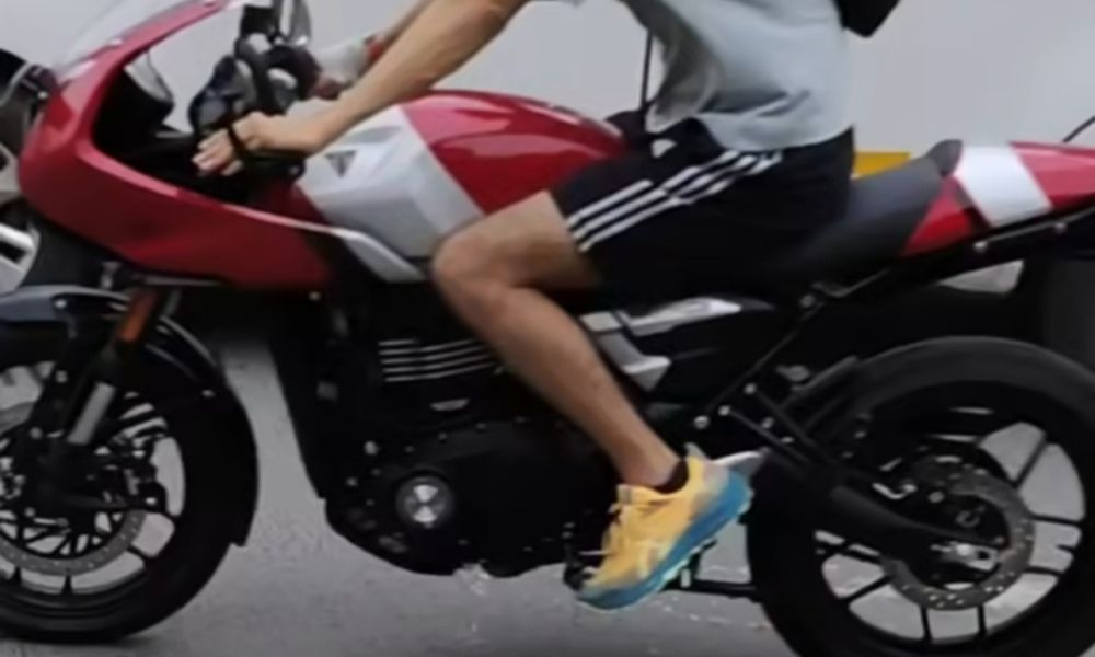 triumph thruxton 400 spotted undisguised 2