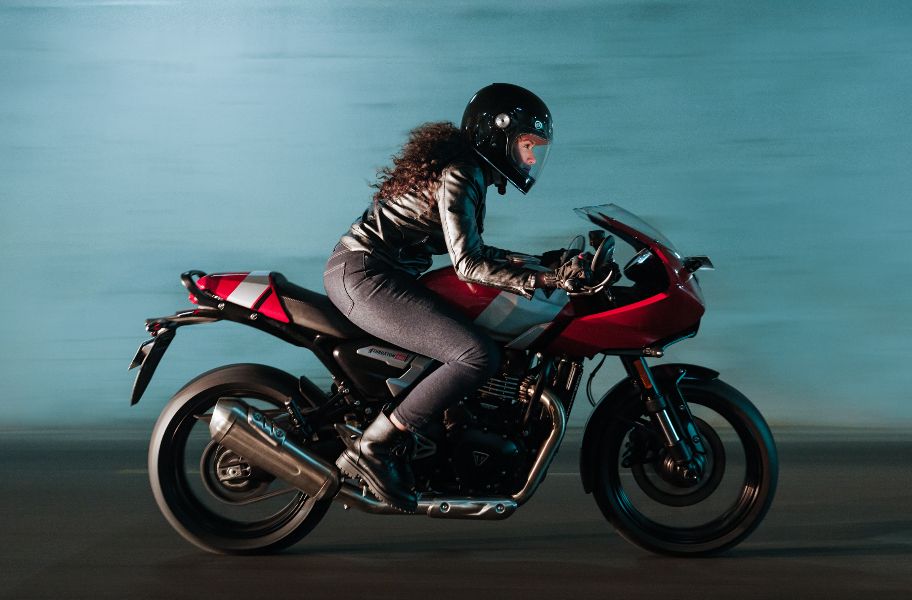 Triumph Thruxton 400 Launched In India At Rs 2 74 Lakh 3