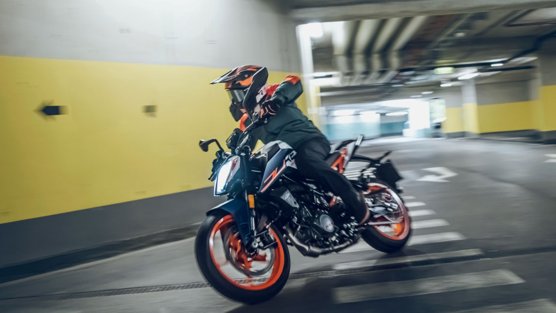 2025 KTM 160 Duke m1
