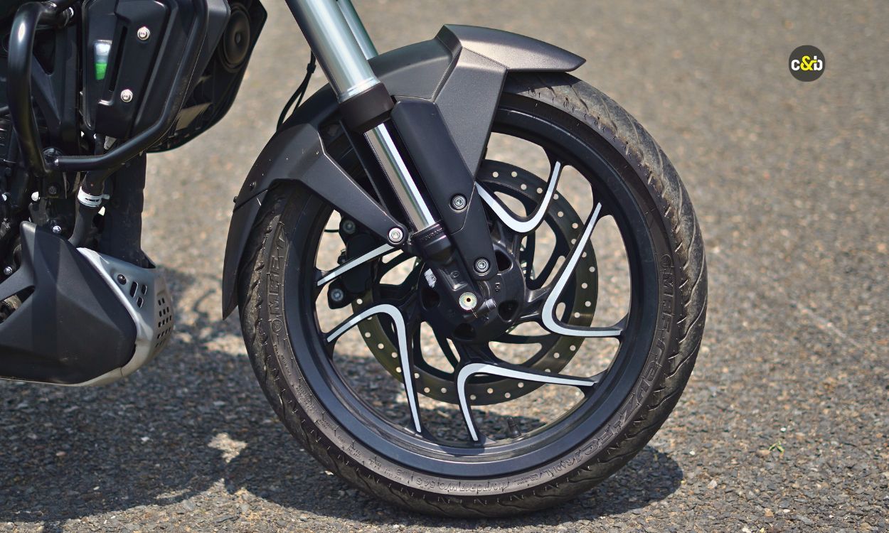 2025 Bajaj Dominar 400 m10