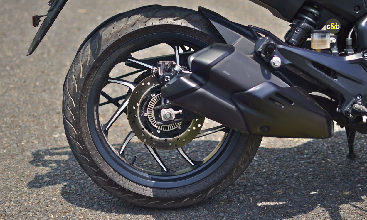 2025 Bajaj Dominar 400 m11