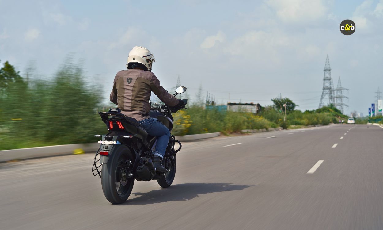 2025 Bajaj Dominar 400 m34