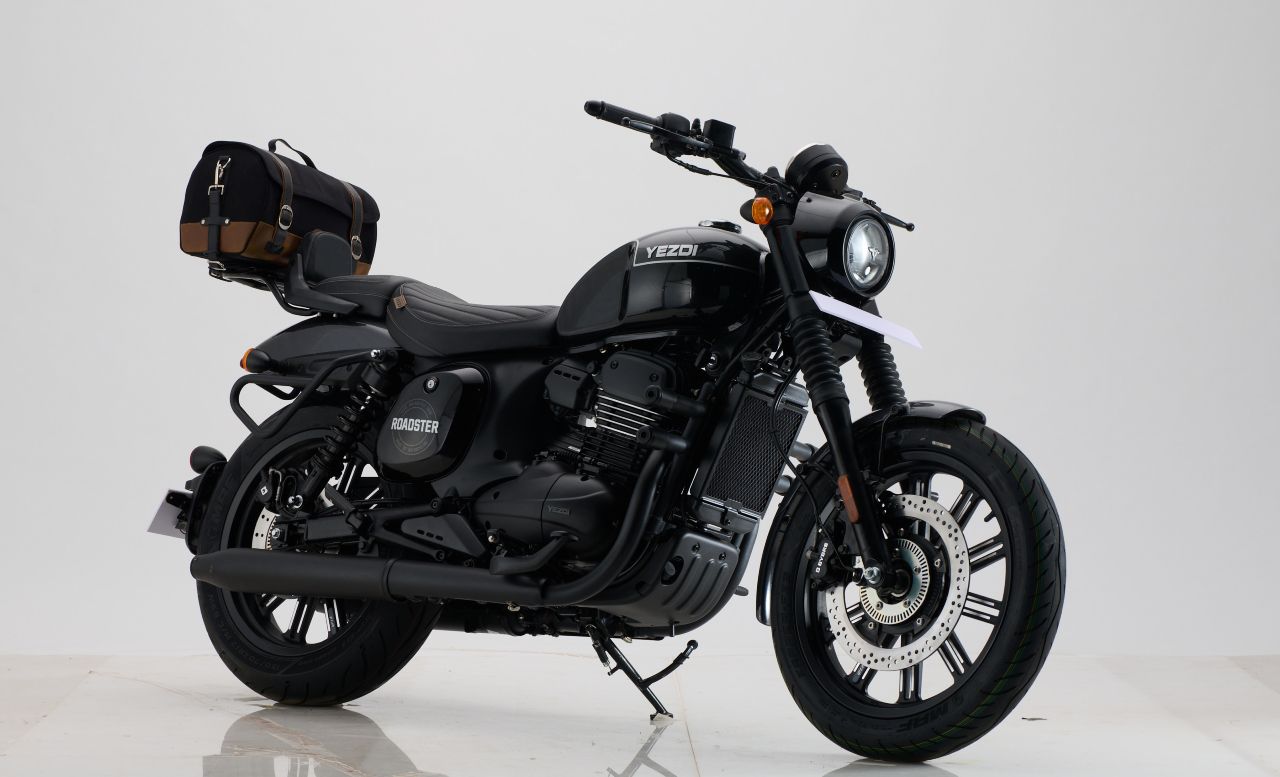2025 Yezdi Roadster Accessories 1