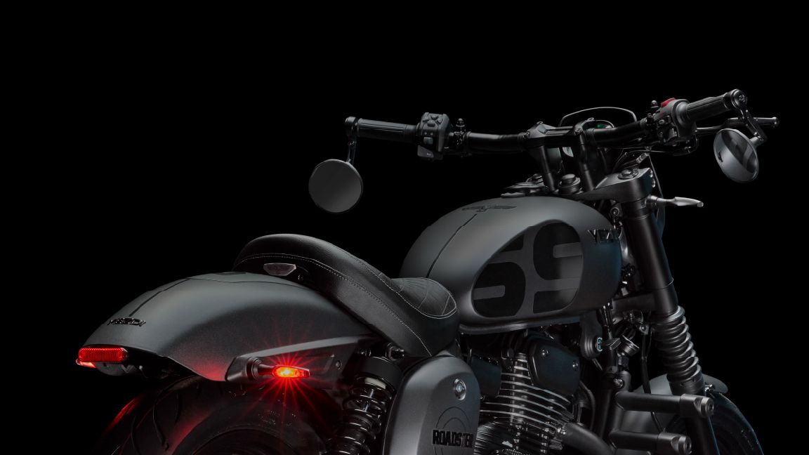 2025 Yezdi Roadster flat handlebar shadow black