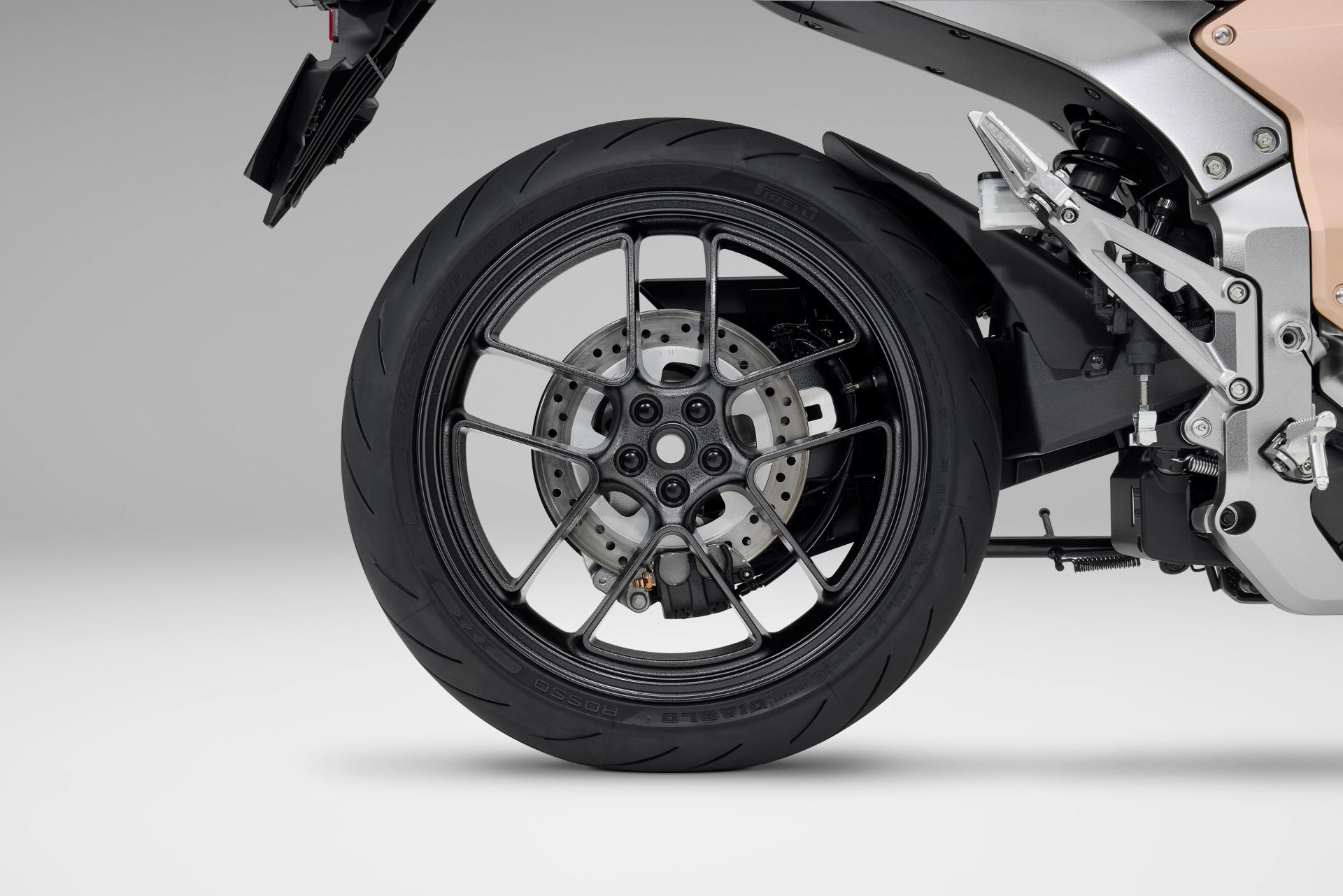 Honda WN 7 electric motorcycle 8