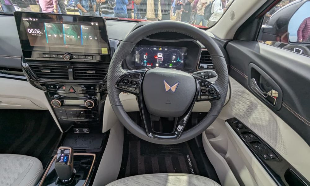 Mahindra XUV 3 XO EV 3