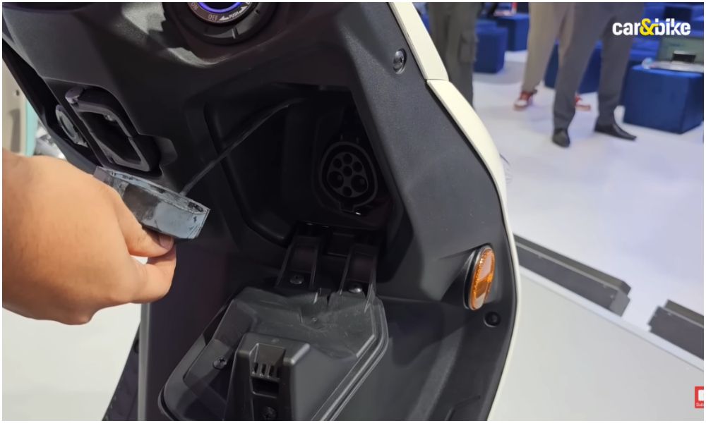 e access charging port carandbike 1