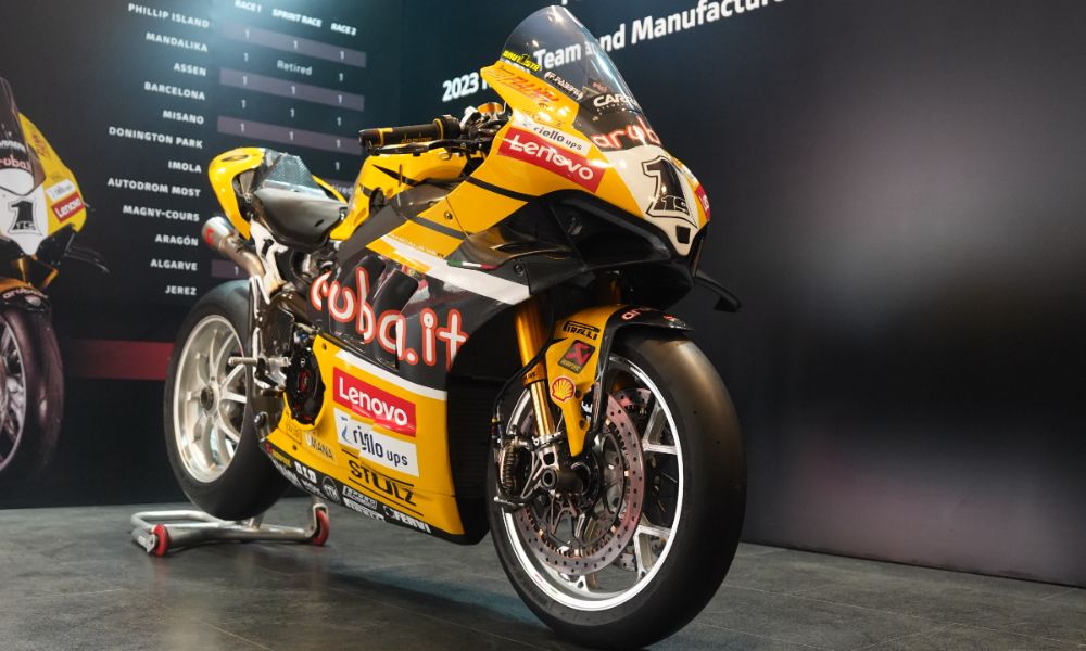 Ducati WSBK race bike panigale V4 R edited carandbike 1
