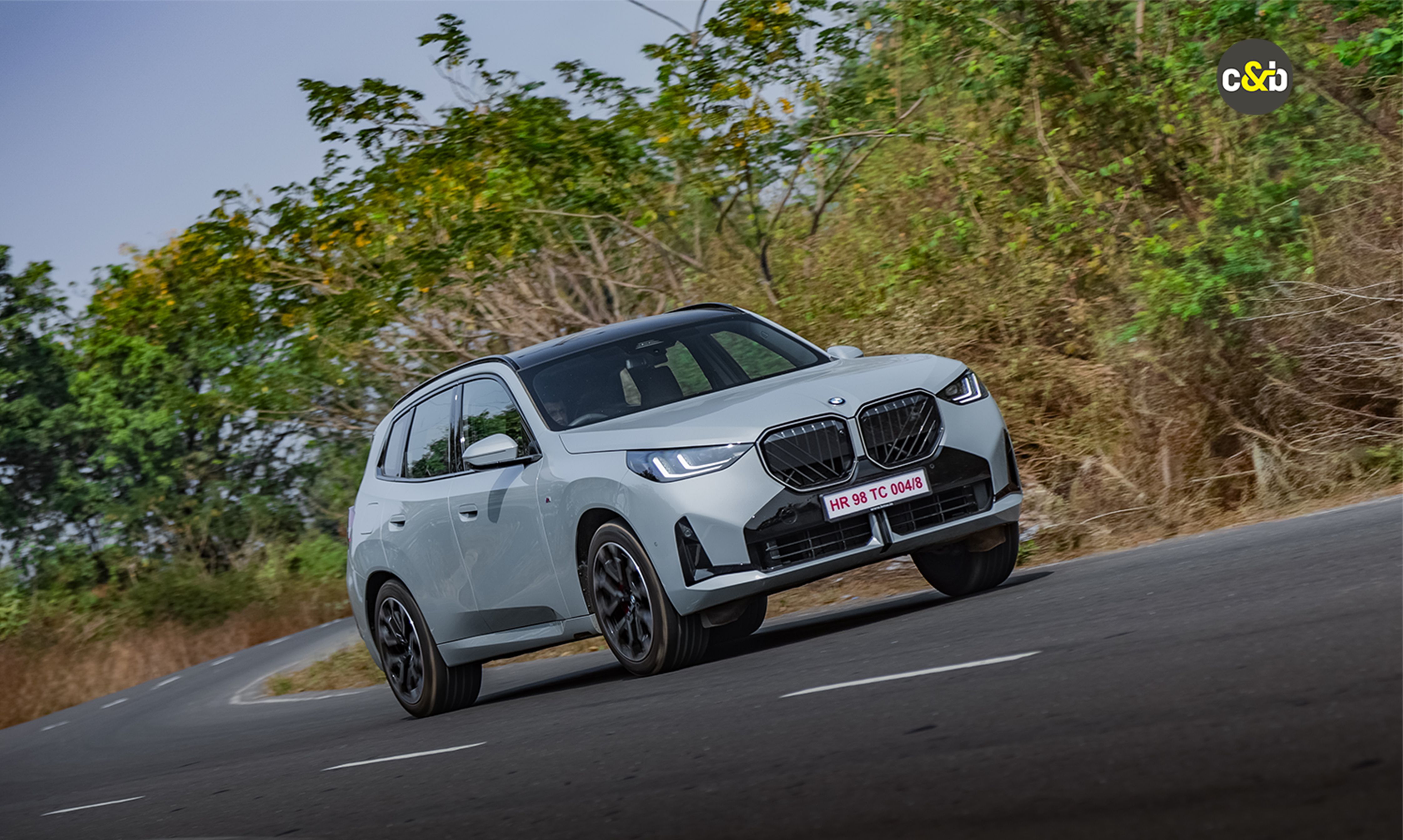BMW X3 30 Road view