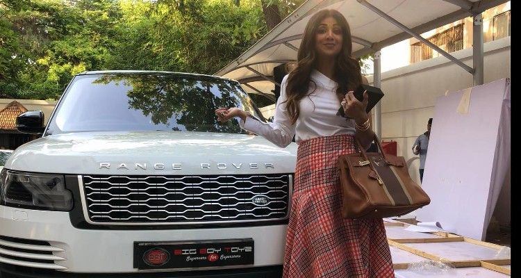 Shilpa Shetty Range Rover 2022 08 02 T11 13 25 142 Z