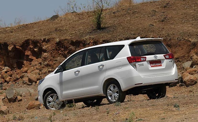 Toyota Innova Crysta Diesel reservas suspendidas