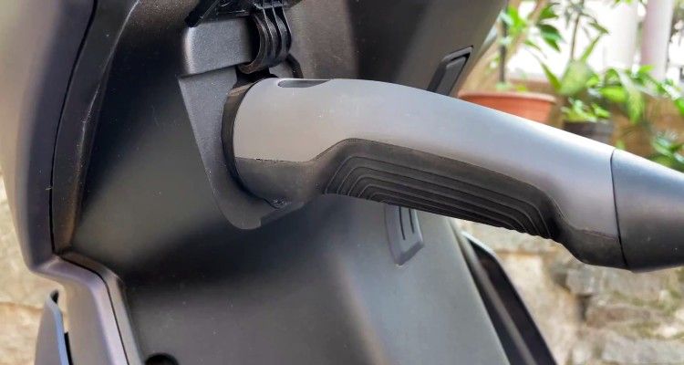 Ather Extends Faster Home Charger Upgrade To Base 450X Buyers At A Discount