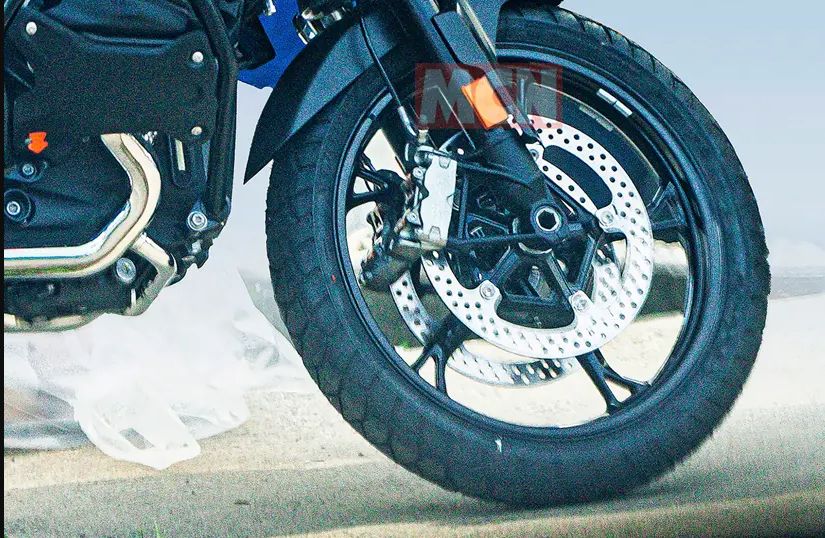 BMW G 1300 GS spy shot 3 2022 09 22 T11 04 20 205 Z