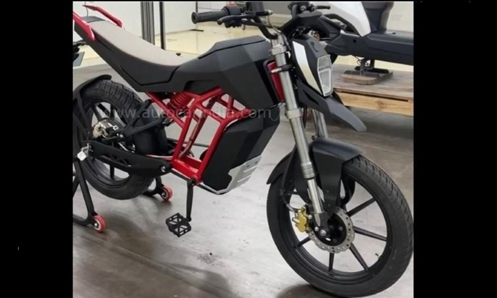Upcoming LML Electric Bike For India Spied Ahead of Debut